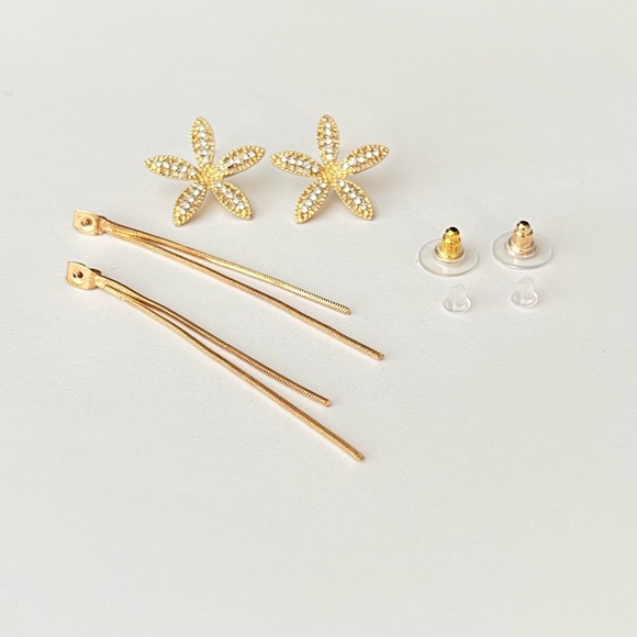 Cubic zirconia flower tassel dangle earrings gold - Picture 3 of 3